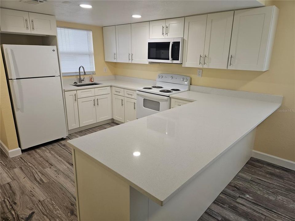 Active With Contract: $1,250 (2 beds, 1 baths, 825 Square Feet)