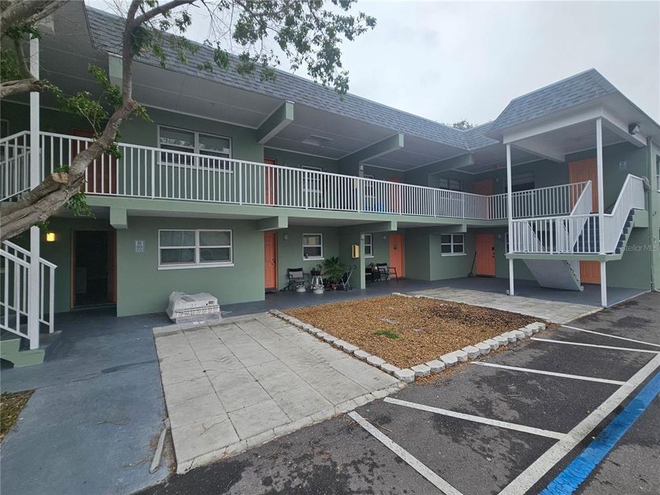 Active With Contract: $1,250 (2 beds, 1 baths, 825 Square Feet)