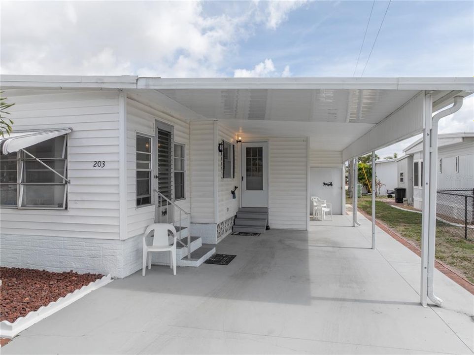 For Sale: $130,000 (2 beds, 2 baths, 1309 Square Feet)