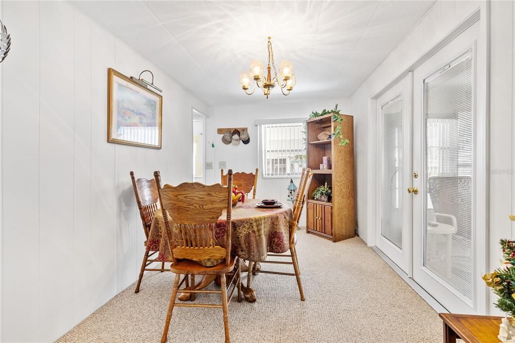 For Sale: $130,000 (2 beds, 2 baths, 1309 Square Feet)