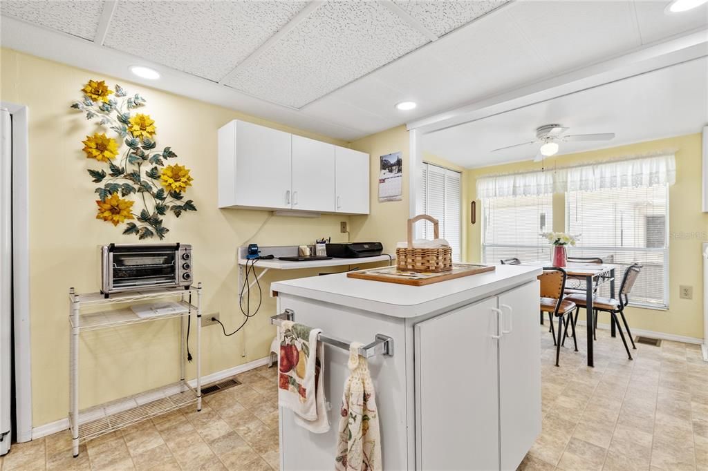 For Sale: $130,000 (2 beds, 2 baths, 1309 Square Feet)