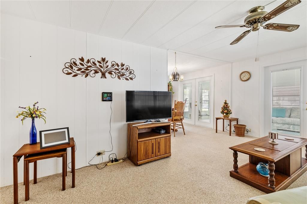 For Sale: $130,000 (2 beds, 2 baths, 1309 Square Feet)