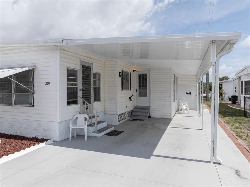 For Sale: $130,000 (2 beds, 2 baths, 1309 Square Feet)