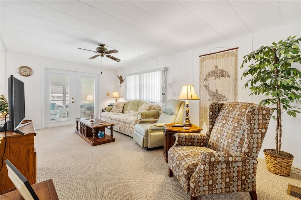 For Sale: $130,000 (2 beds, 2 baths, 1309 Square Feet)