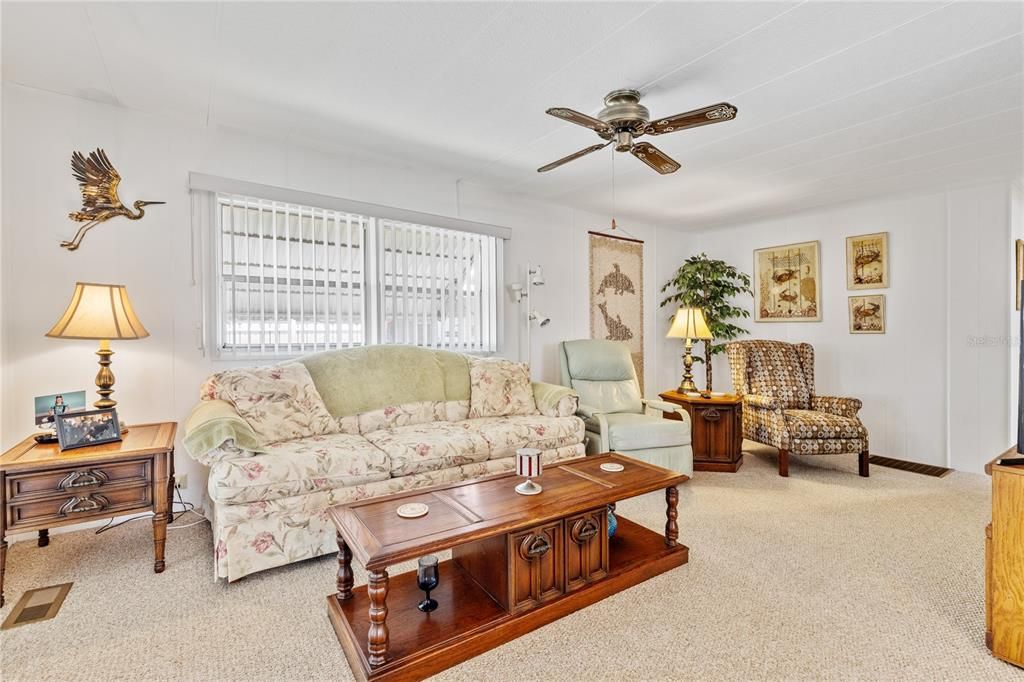 For Sale: $130,000 (2 beds, 2 baths, 1309 Square Feet)