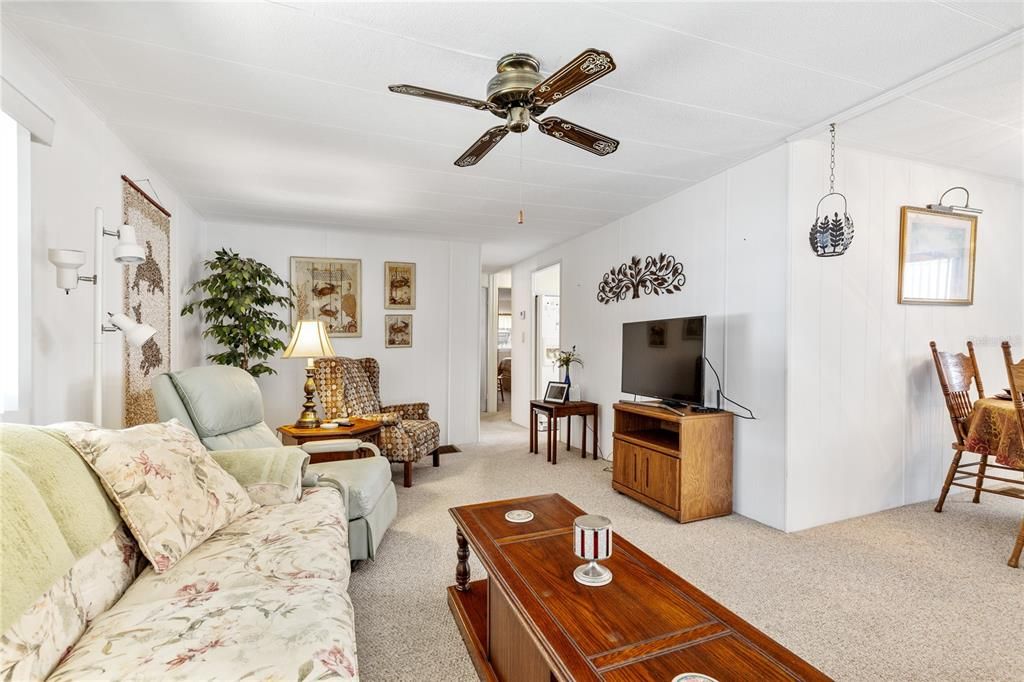 For Sale: $130,000 (2 beds, 2 baths, 1309 Square Feet)