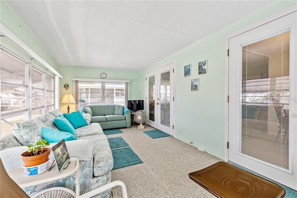 For Sale: $130,000 (2 beds, 2 baths, 1309 Square Feet)