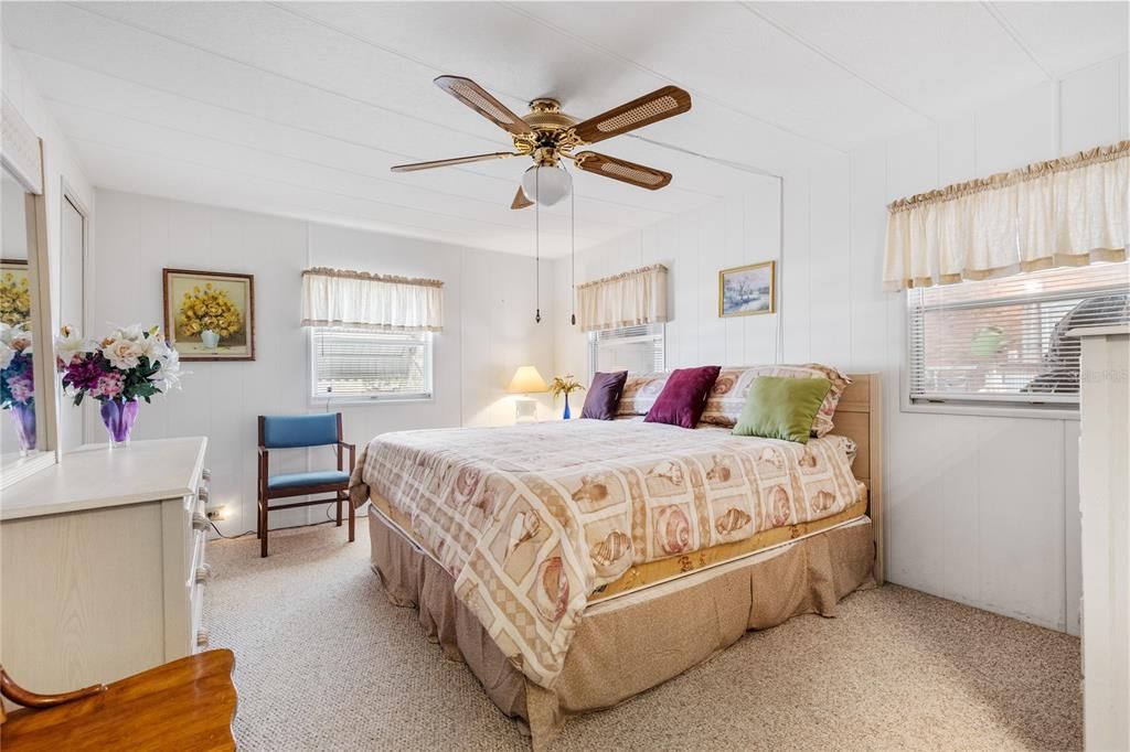 For Sale: $130,000 (2 beds, 2 baths, 1309 Square Feet)