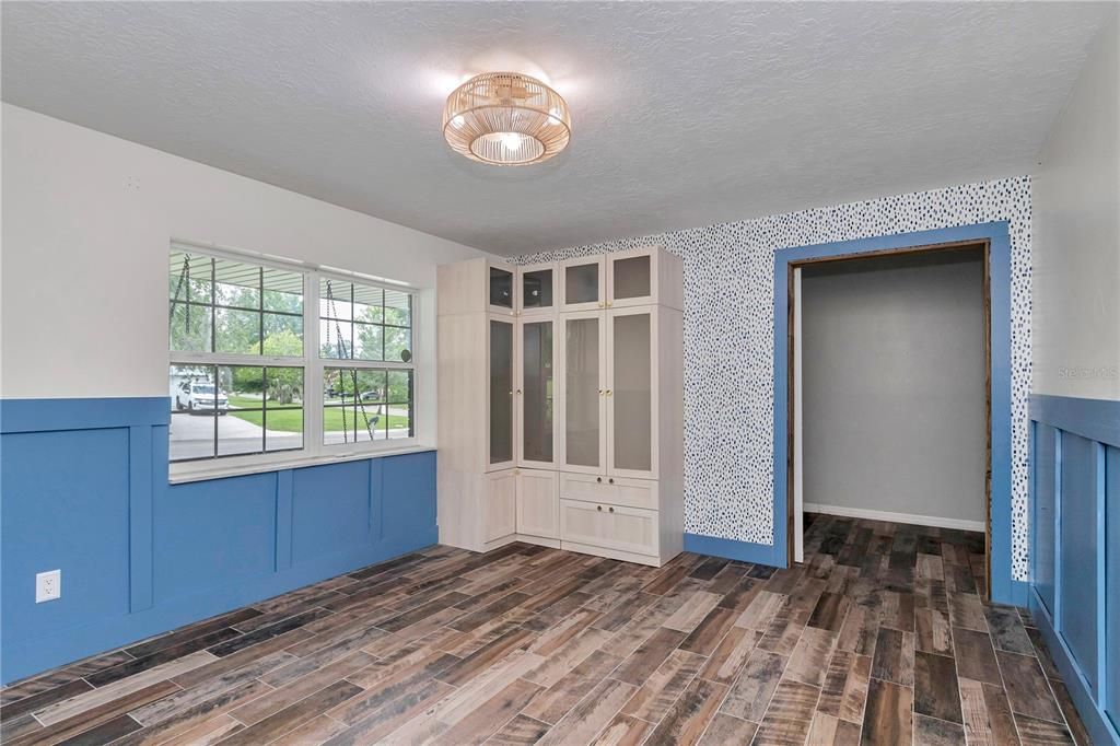 Под контрактом: $359,000 (4 спален, 2 ванн, 1844 Квадратных фут)