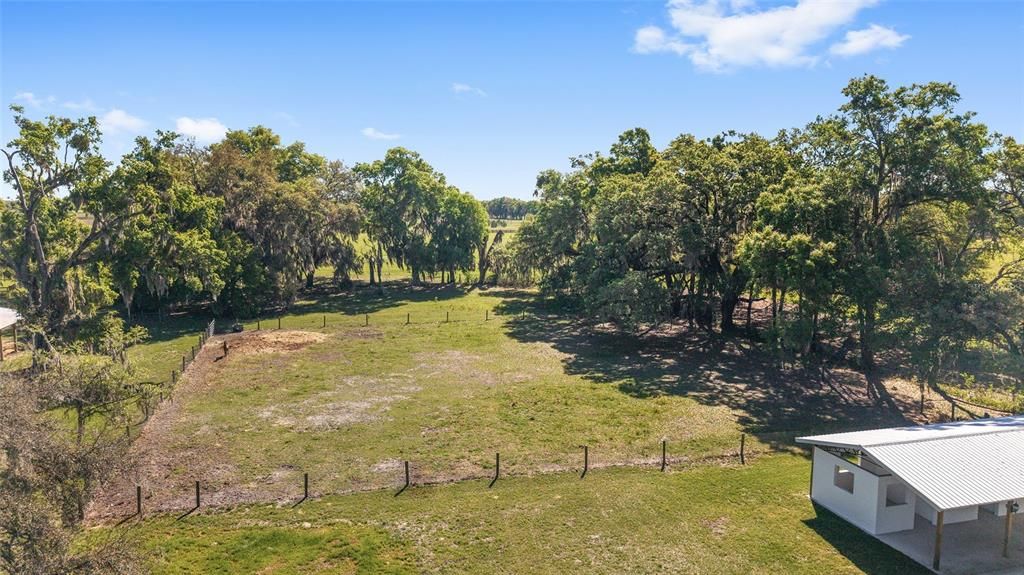 На продажу: $1,300,000 (10.99 acres)