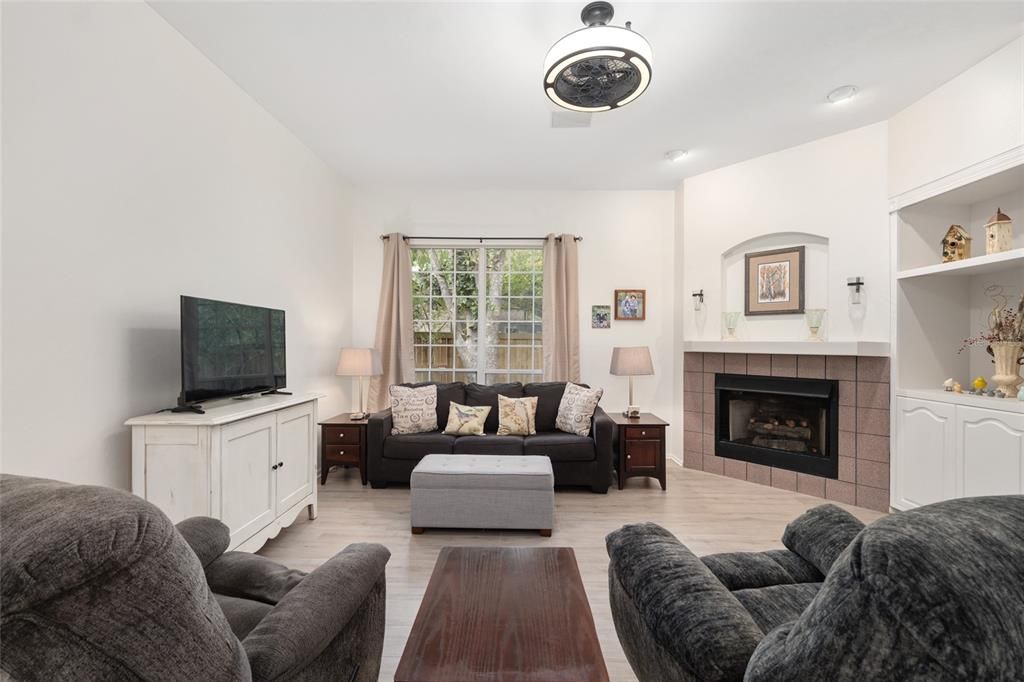 Active With Contract: $429,900 (4 beds, 2 baths, 1782 Square Feet)