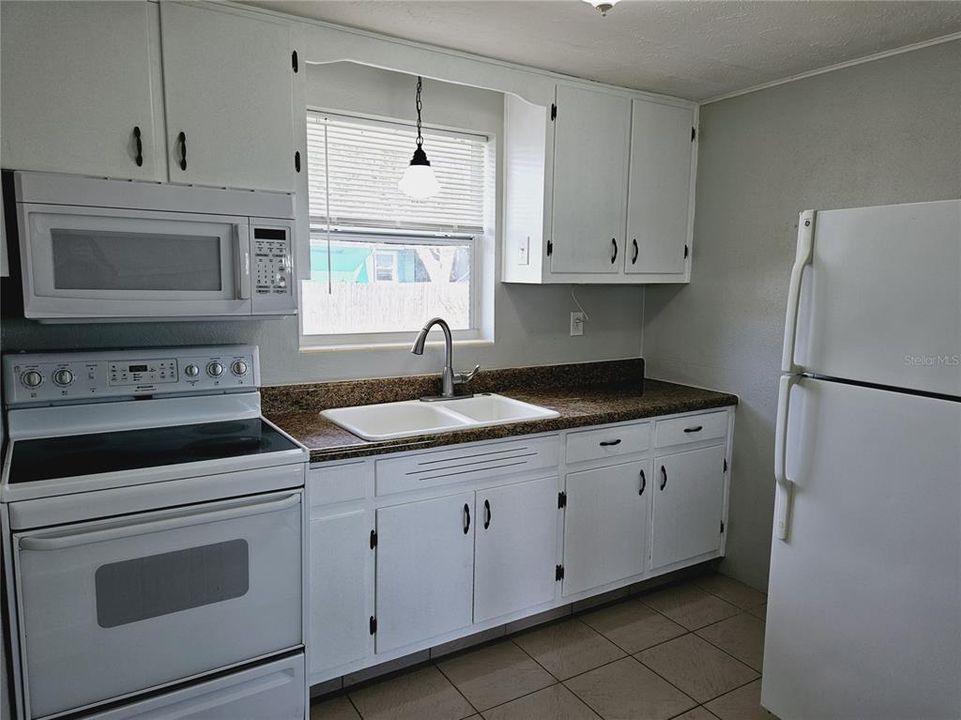 В аренду: $1,650 (2 спален, 1 ванн, 660 Квадратных фут)