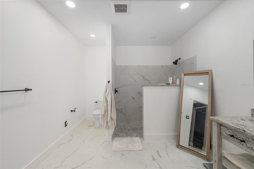 В аренду: $2,500 (1 спален, 1 ванн, 825 Квадратных фут)
