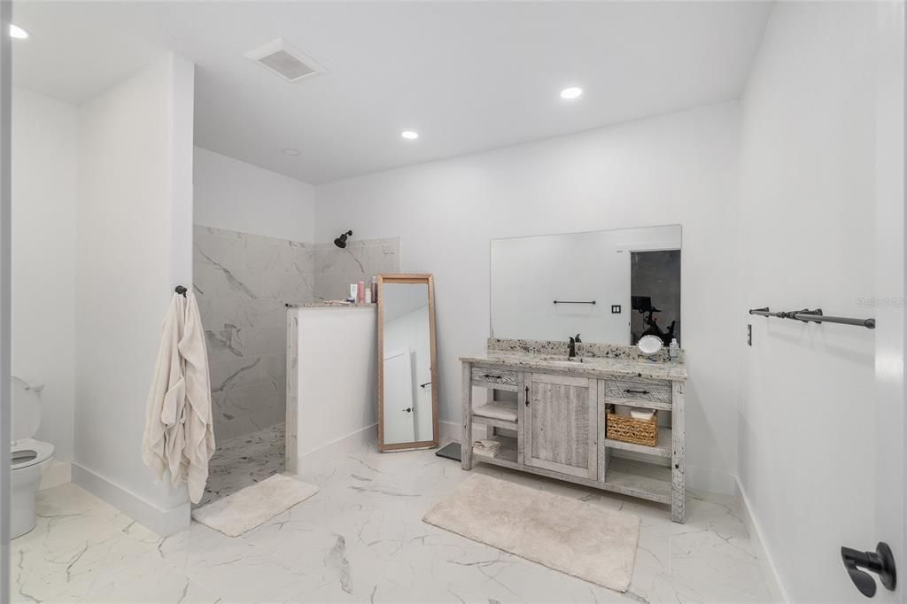 В аренду: $2,500 (1 спален, 1 ванн, 825 Квадратных фут)
