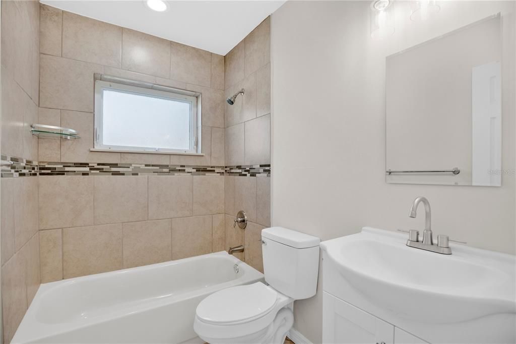 На продажу: $215,000 (3 спален, 2 ванн, 1008 Квадратных фут)