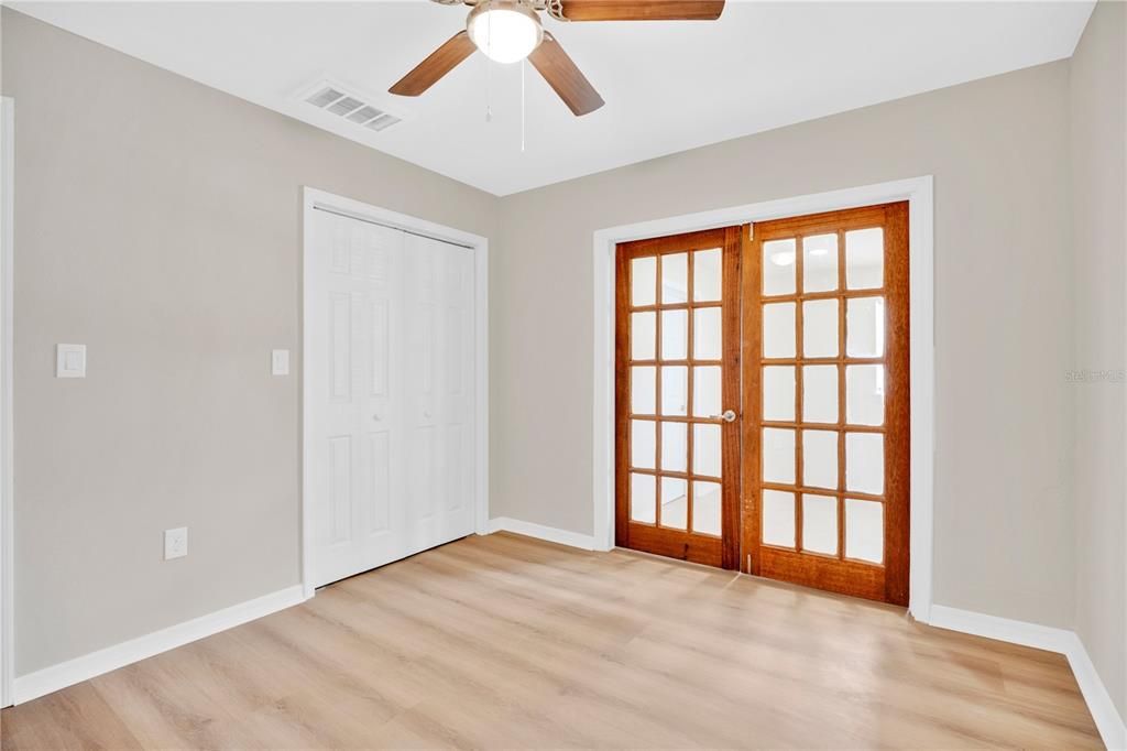 На продажу: $215,000 (3 спален, 2 ванн, 1008 Квадратных фут)