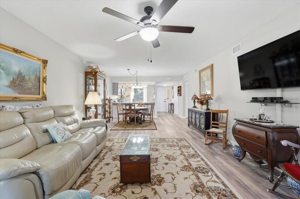 For Sale: $157,500 (2 beds, 2 baths, 1185 Square Feet)