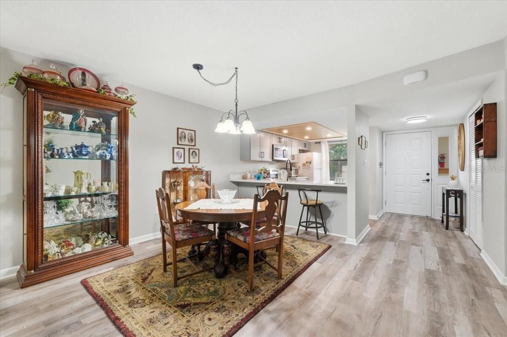 For Sale: $157,500 (2 beds, 2 baths, 1185 Square Feet)