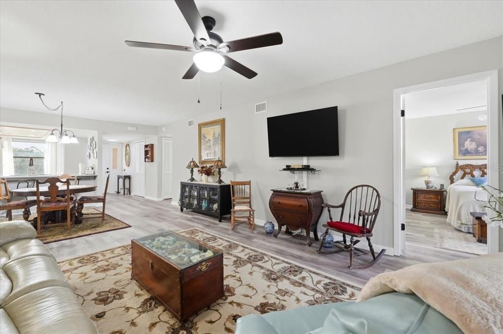 For Sale: $157,500 (2 beds, 2 baths, 1185 Square Feet)