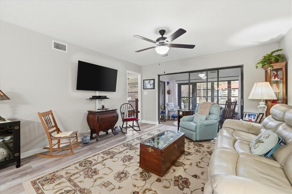 For Sale: $157,500 (2 beds, 2 baths, 1185 Square Feet)