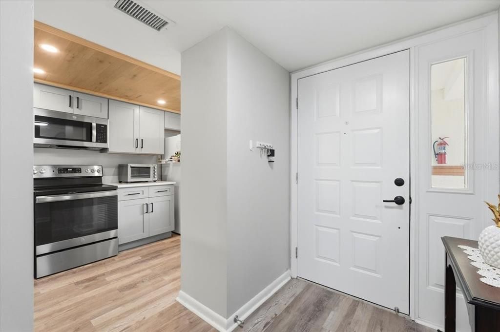 For Sale: $157,500 (2 beds, 2 baths, 1185 Square Feet)