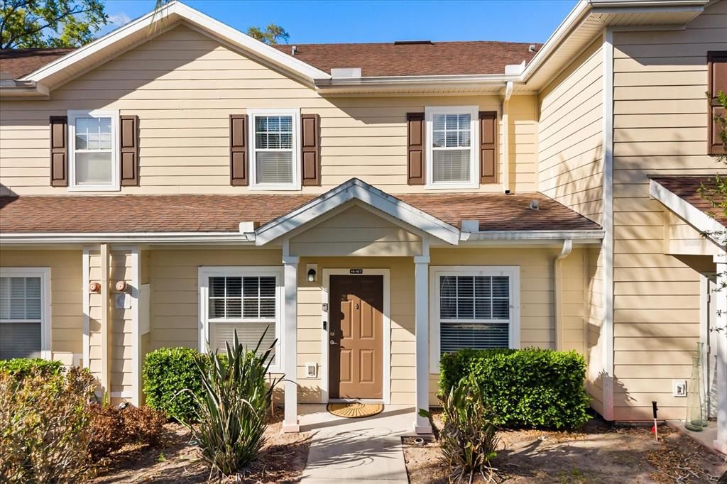 Activo con contrato: $279,900 (3 camas, 2 baños, 1300 Pies cuadrados)