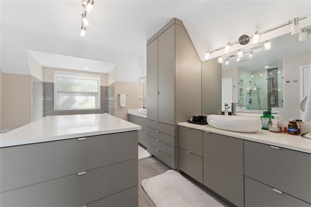 Active With Contract: $2,350,000 (4 beds, 4 baths, 4471 Square Feet)
