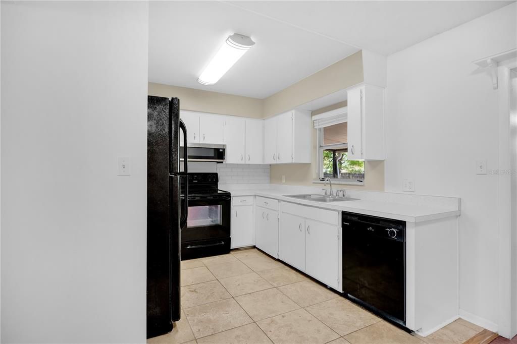 Active With Contract: $2,395 (4 beds, 2 baths, 1691 Square Feet)