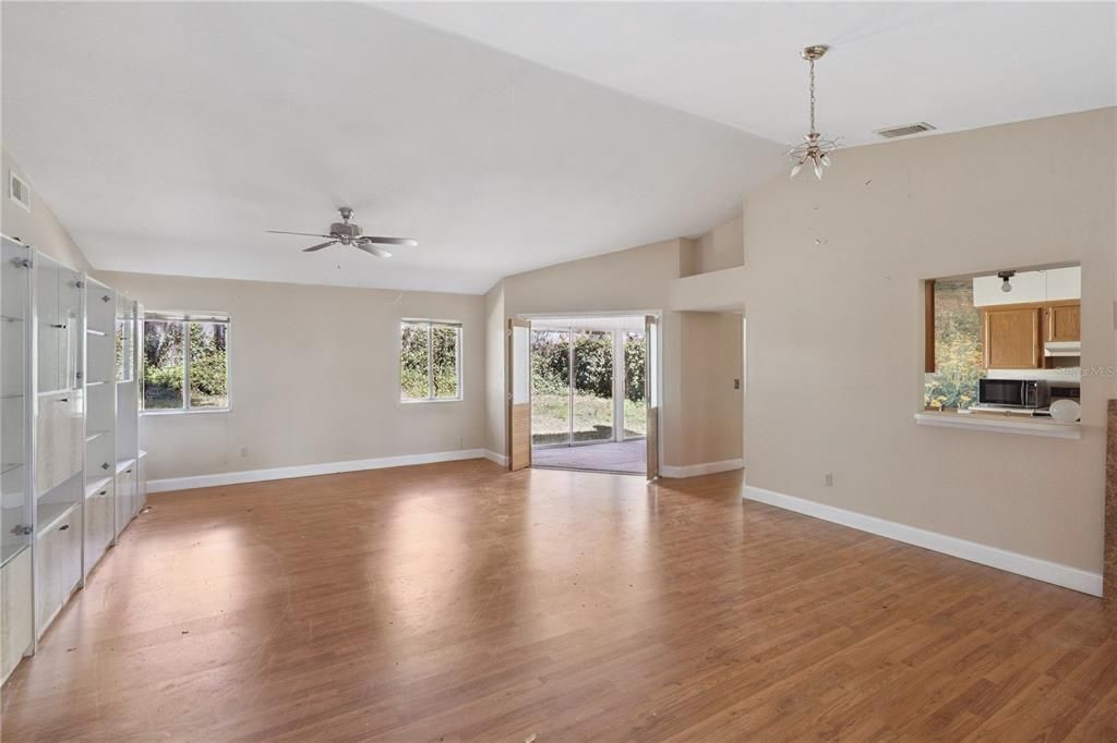 Activo con contrato: $260,000 (3 camas, 2 baños, 1453 Pies cuadrados)