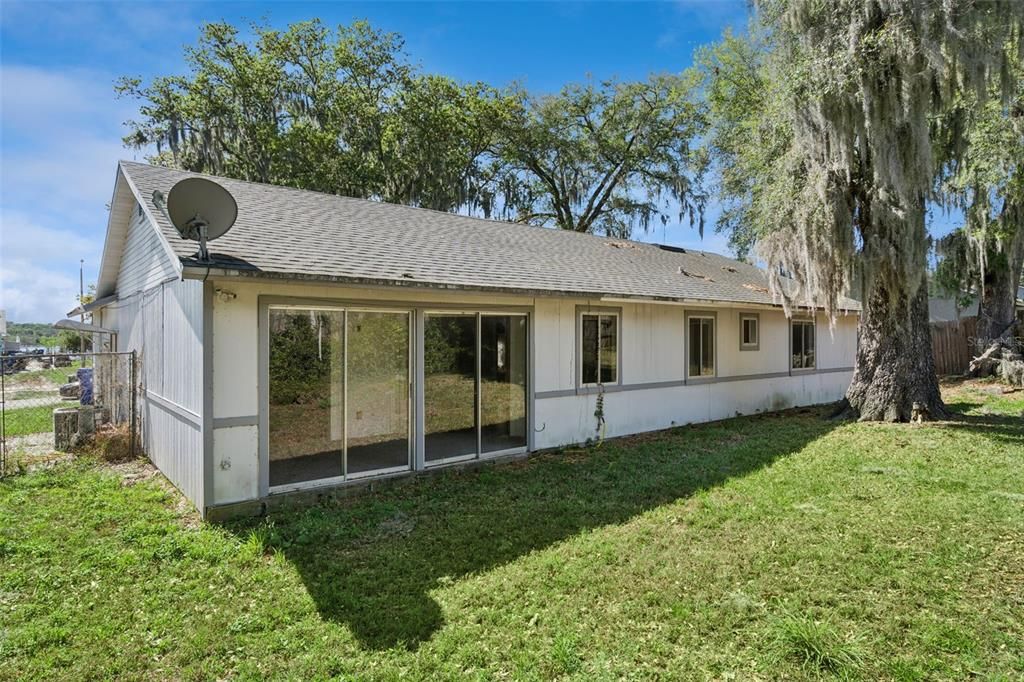 Activo con contrato: $260,000 (3 camas, 2 baños, 1453 Pies cuadrados)