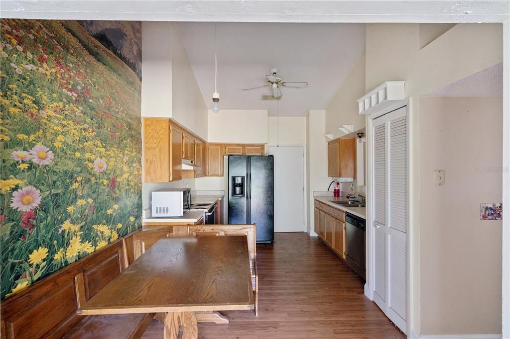 Activo con contrato: $260,000 (3 camas, 2 baños, 1453 Pies cuadrados)