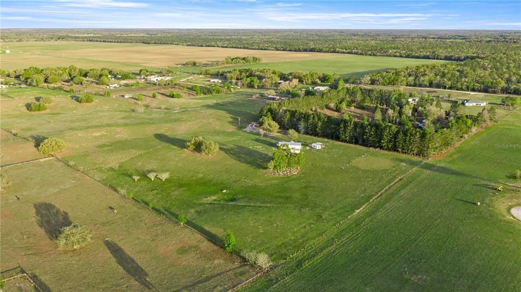 На продажу: $695,000 (3 спален, 2 ванн, 2303 Квадратных фут)