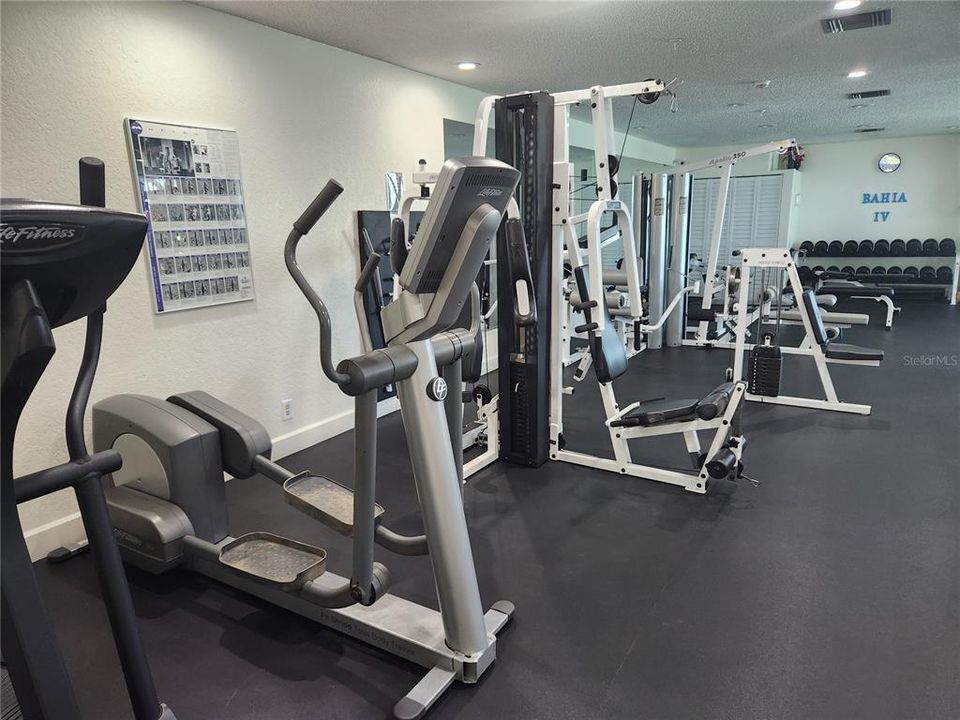 Active With Contract: $2,100 (2 beds, 2 baths, 890 Square Feet)
