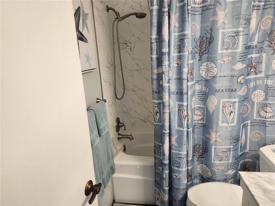 Active With Contract: $2,100 (2 beds, 2 baths, 890 Square Feet)