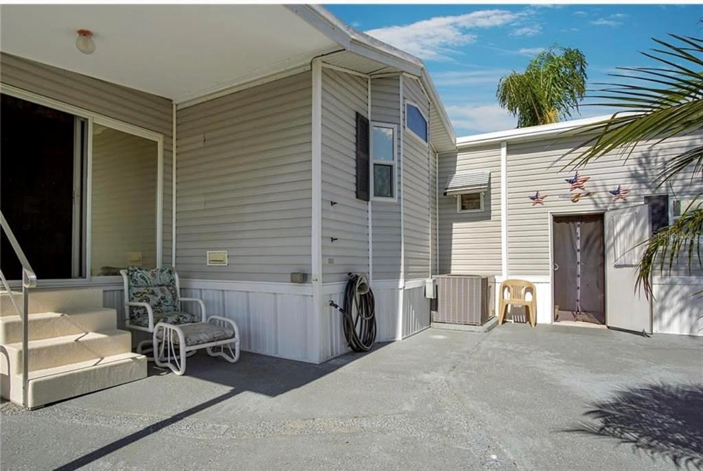 For Sale: $214,599 (2 beds, 2 baths, 1396 Square Feet)