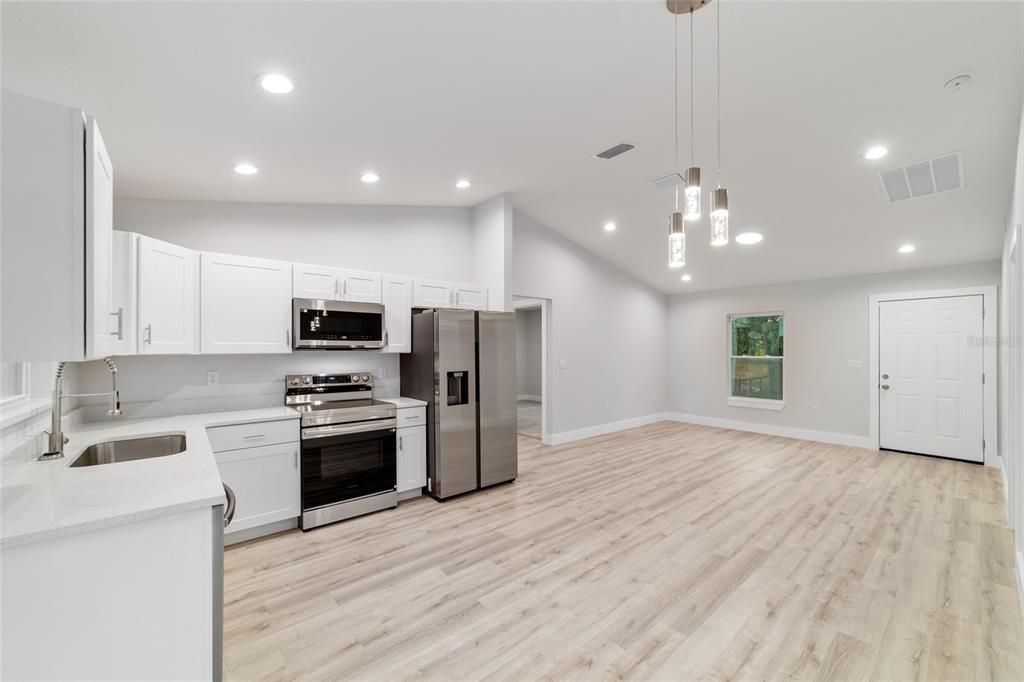 Active With Contract: $207,900 (3 beds, 2 baths, 1058 Square Feet)