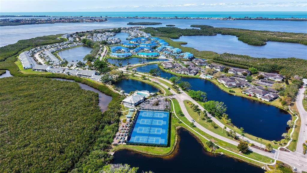 For Sale: $585,000 (2 beds, 2 baths, 1443 Square Feet)