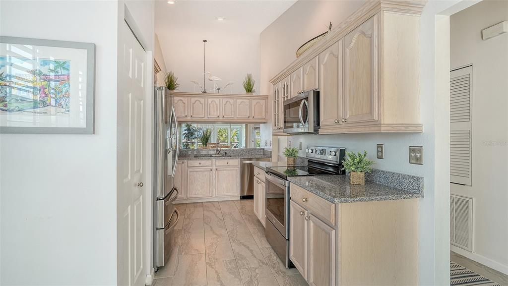 For Sale: $585,000 (2 beds, 2 baths, 1443 Square Feet)