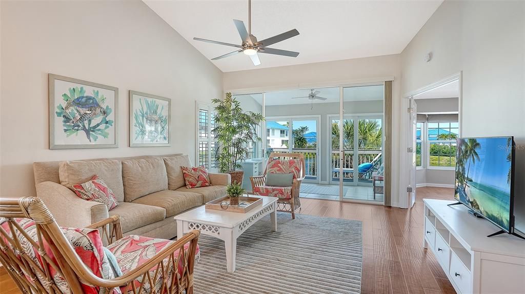 For Sale: $585,000 (2 beds, 2 baths, 1443 Square Feet)