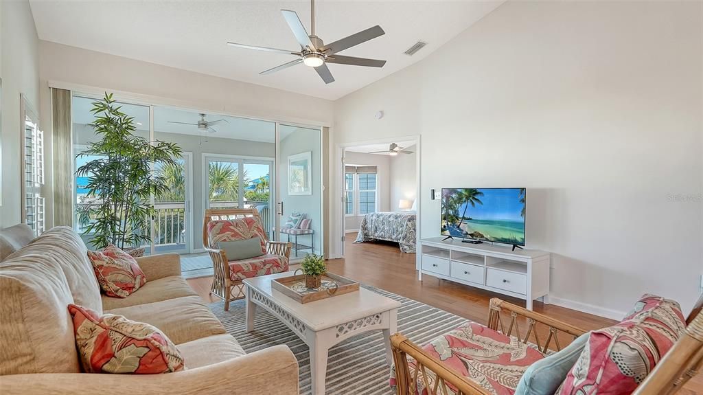 For Sale: $585,000 (2 beds, 2 baths, 1443 Square Feet)