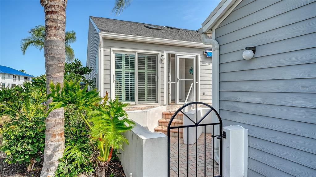 For Sale: $585,000 (2 beds, 2 baths, 1443 Square Feet)