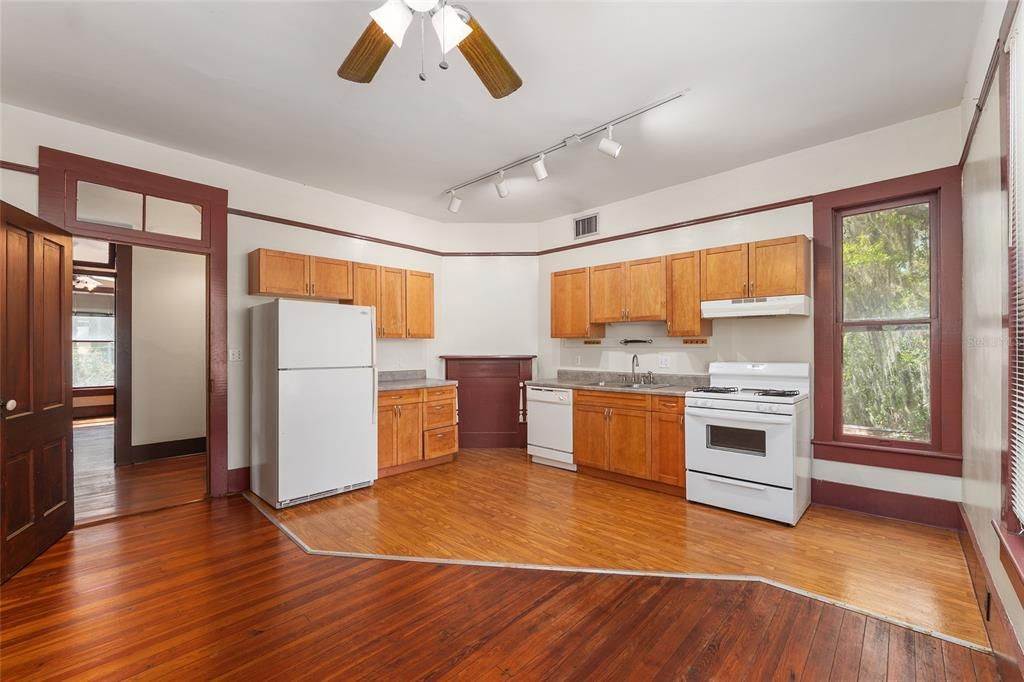 For Sale: $625,000 (3 beds, 2 baths, 2854 Square Feet)