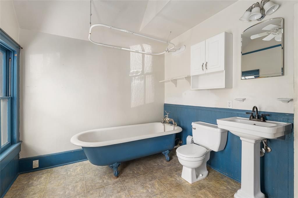 For Sale: $625,000 (3 beds, 2 baths, 2854 Square Feet)