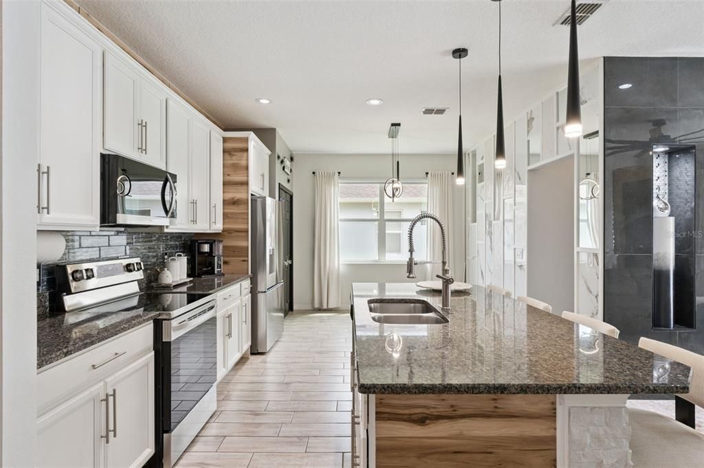 Active With Contract: $475,000 (4 beds, 3 baths, 1787 Square Feet)