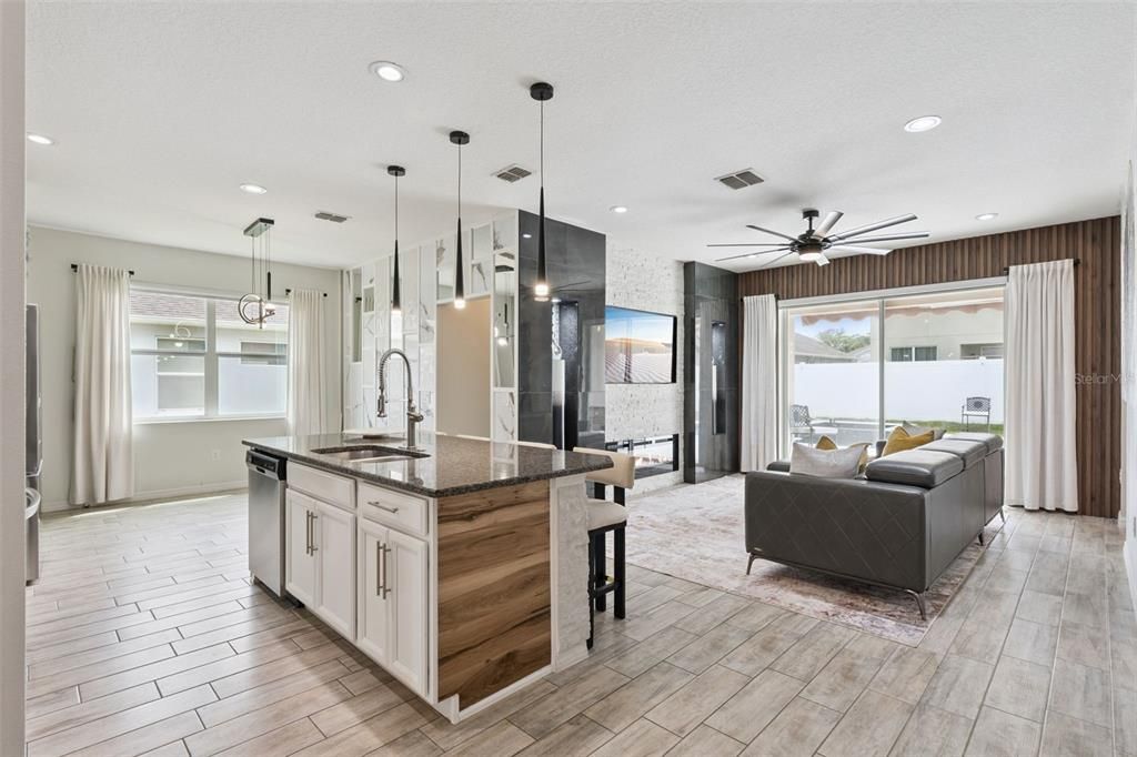 Active With Contract: $475,000 (4 beds, 3 baths, 1787 Square Feet)