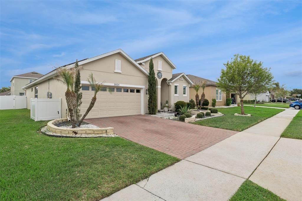 Active With Contract: $475,000 (4 beds, 3 baths, 1787 Square Feet)