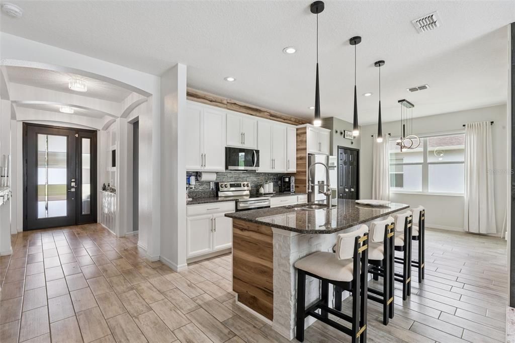 Active With Contract: $475,000 (4 beds, 3 baths, 1787 Square Feet)