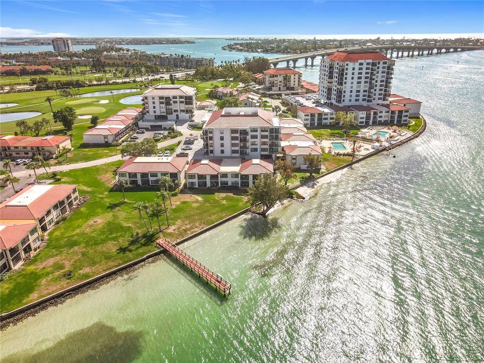 Active With Contract: $325,000 (2 beds, 2 baths, 915 Square Feet)