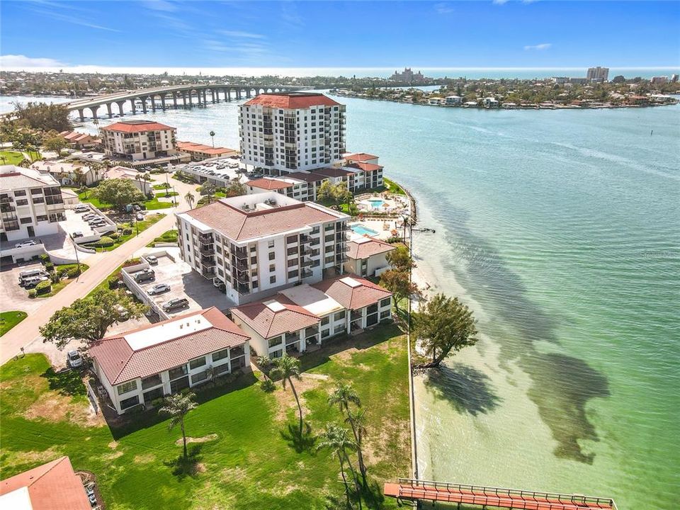 Active With Contract: $325,000 (2 beds, 2 baths, 915 Square Feet)