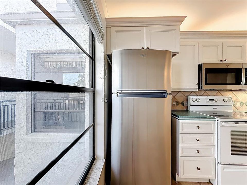 Active With Contract: $325,000 (2 beds, 2 baths, 915 Square Feet)